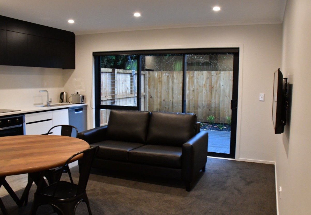 Fully Furnished Studio Living – Walk to the CBD! 5